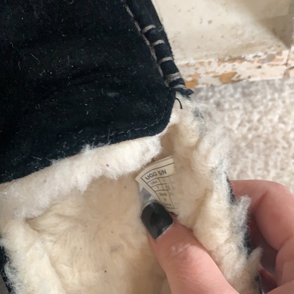 Ugg’s size 7 black - Picture 5 of 8